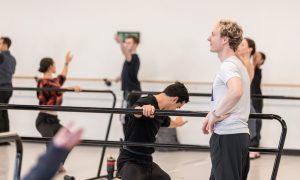 Remi Wörtmeyer teaching company class at BalletMet. Photo by Jennifer Zmuda.