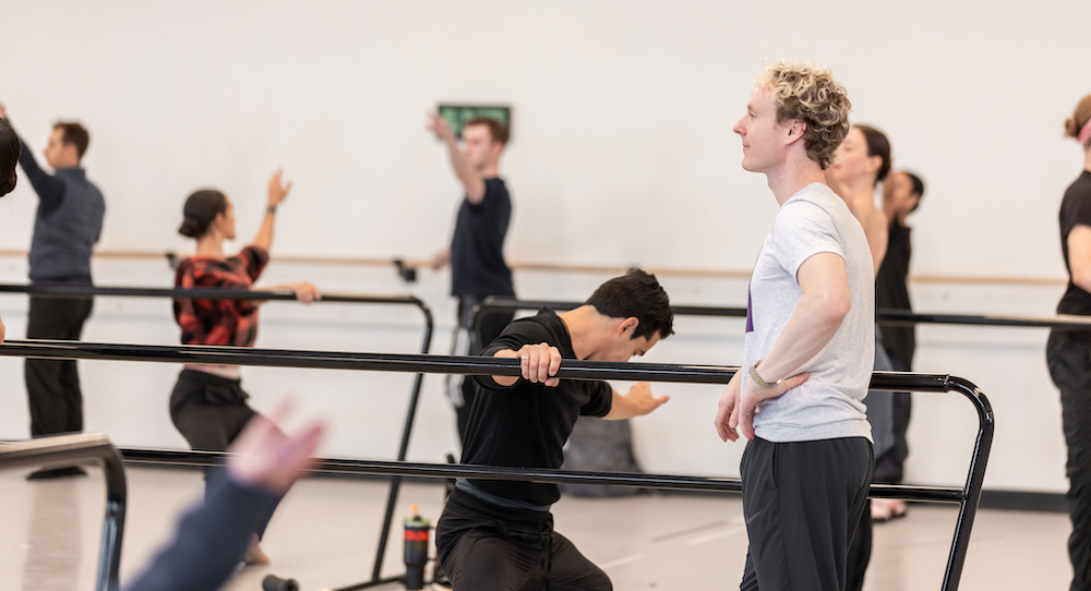 Remi Wörtmeyer teaching company class at BalletMet. Photo by Jennifer Zmuda.