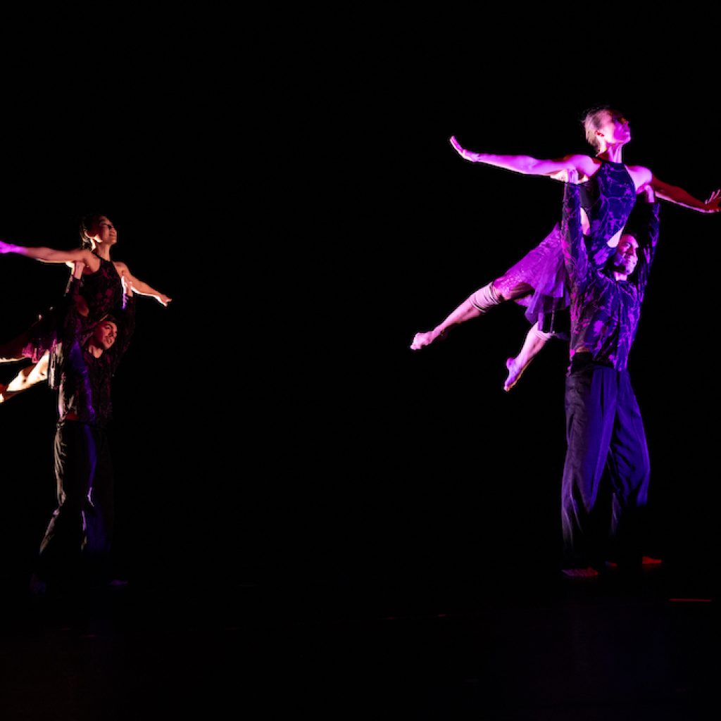 Amanda Selwyn Dance Theatre in 'Habit Formed.' Photo by Maria Baranova-Suzuki.